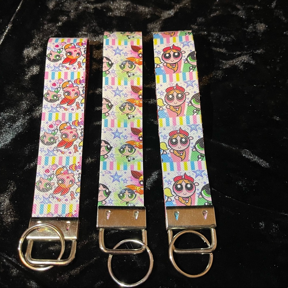 Wristlet keychains